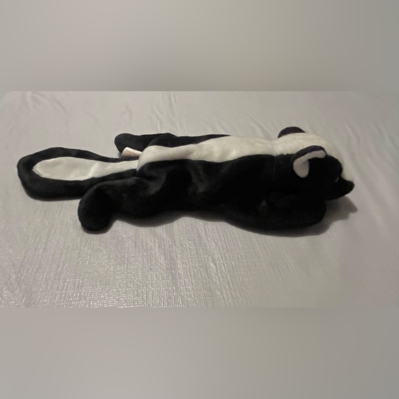 TY Beanie Baby - Stinky the Skunk 1995 - Picture 5 of 14